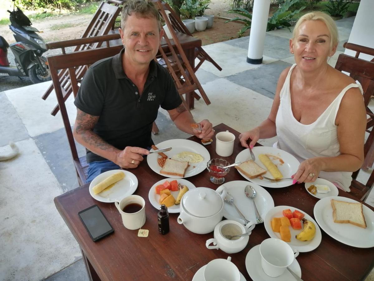 Rainbowswell Beach Resort Unawatuna Extérieur photo