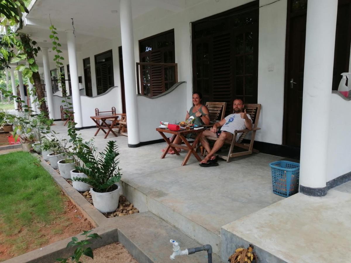 Rainbowswell Beach Resort Unawatuna Extérieur photo