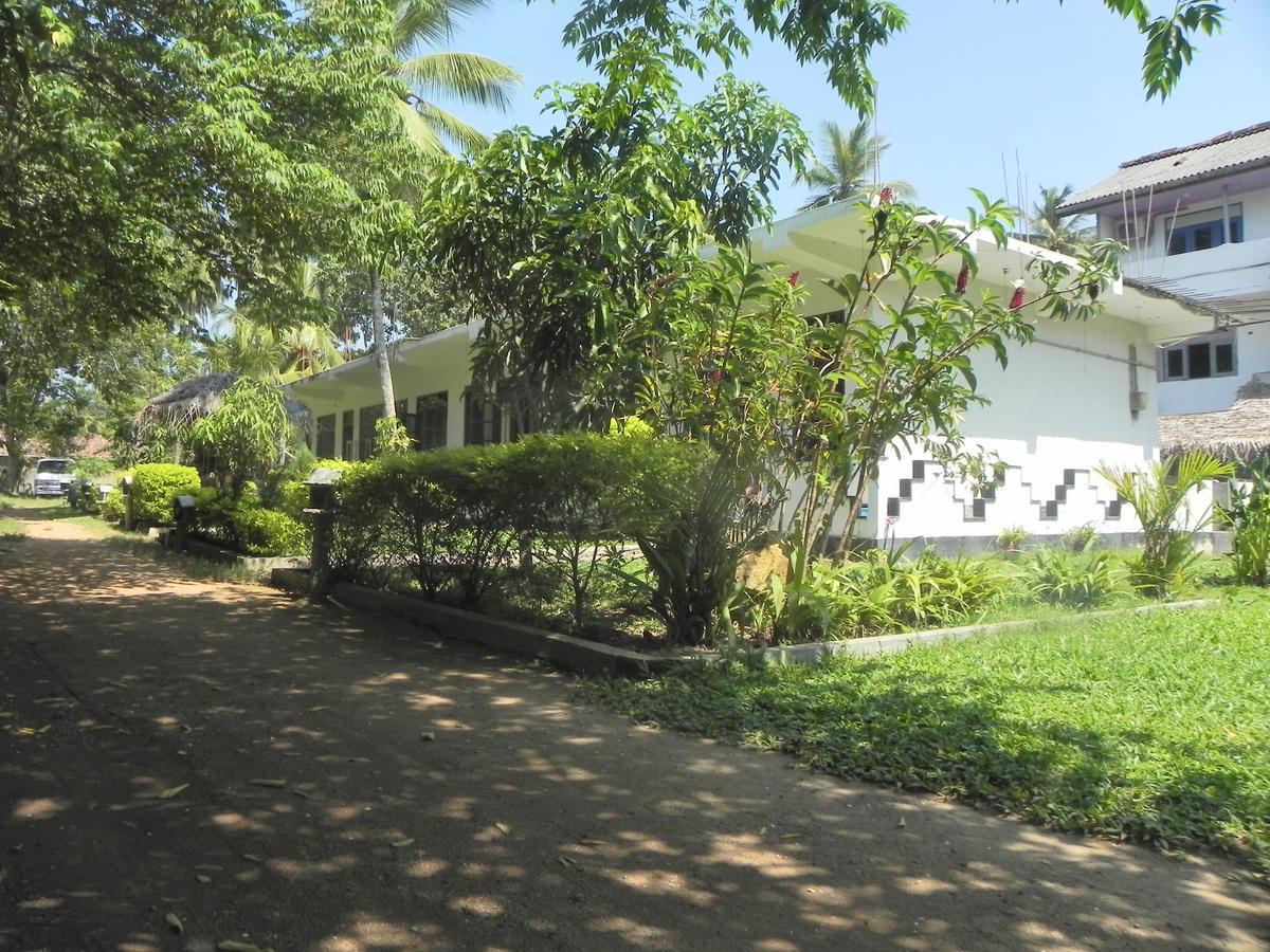 Rainbowswell Beach Resort Unawatuna Extérieur photo