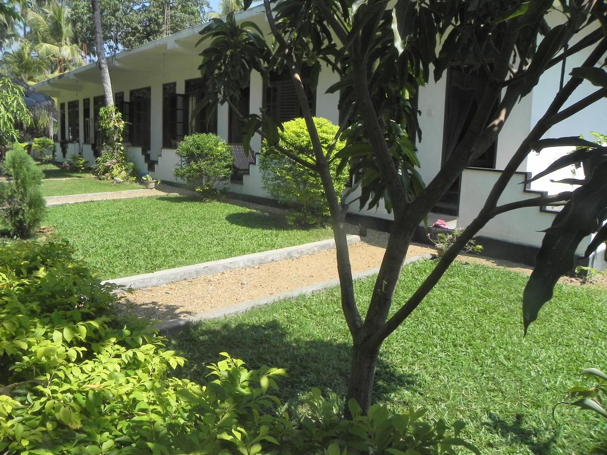 Rainbowswell Beach Resort Unawatuna Extérieur photo