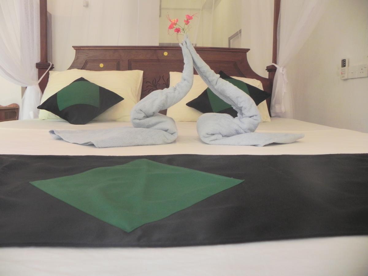 Rainbowswell Beach Resort Unawatuna Extérieur photo