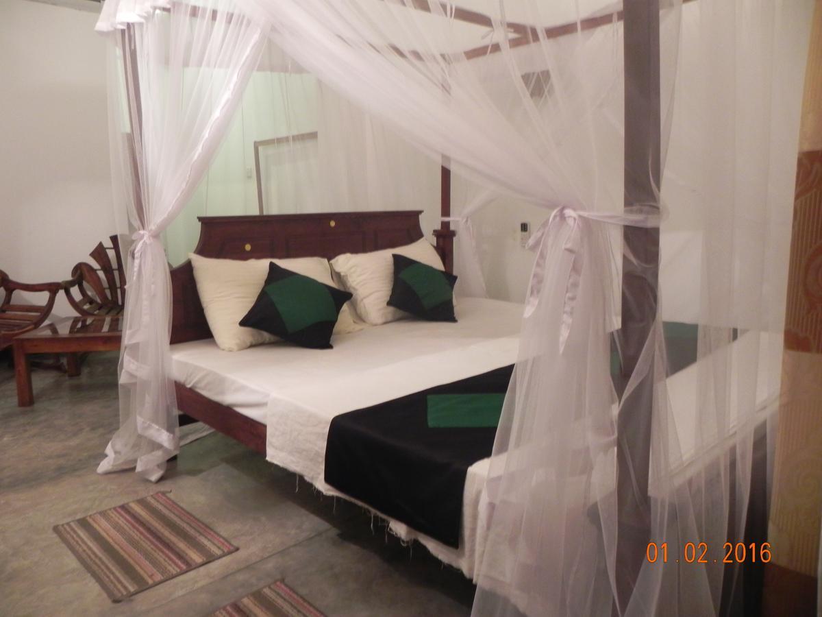 Rainbowswell Beach Resort Unawatuna Extérieur photo