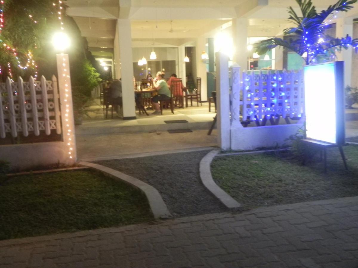 Rainbowswell Beach Resort Unawatuna Extérieur photo