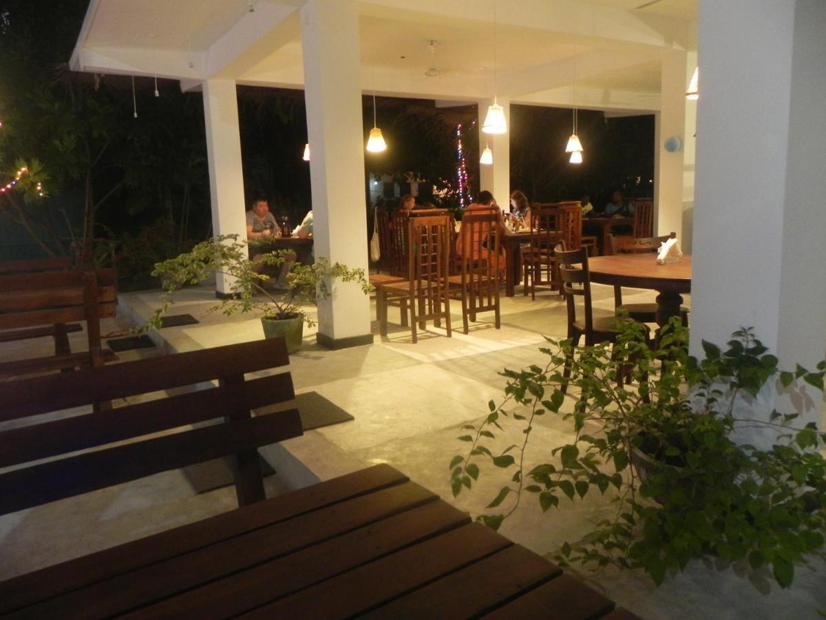 Rainbowswell Beach Resort Unawatuna Extérieur photo
